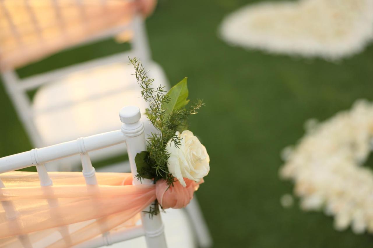 Bali Dynasty Resort Кута Экстерьер фото A boutonnière