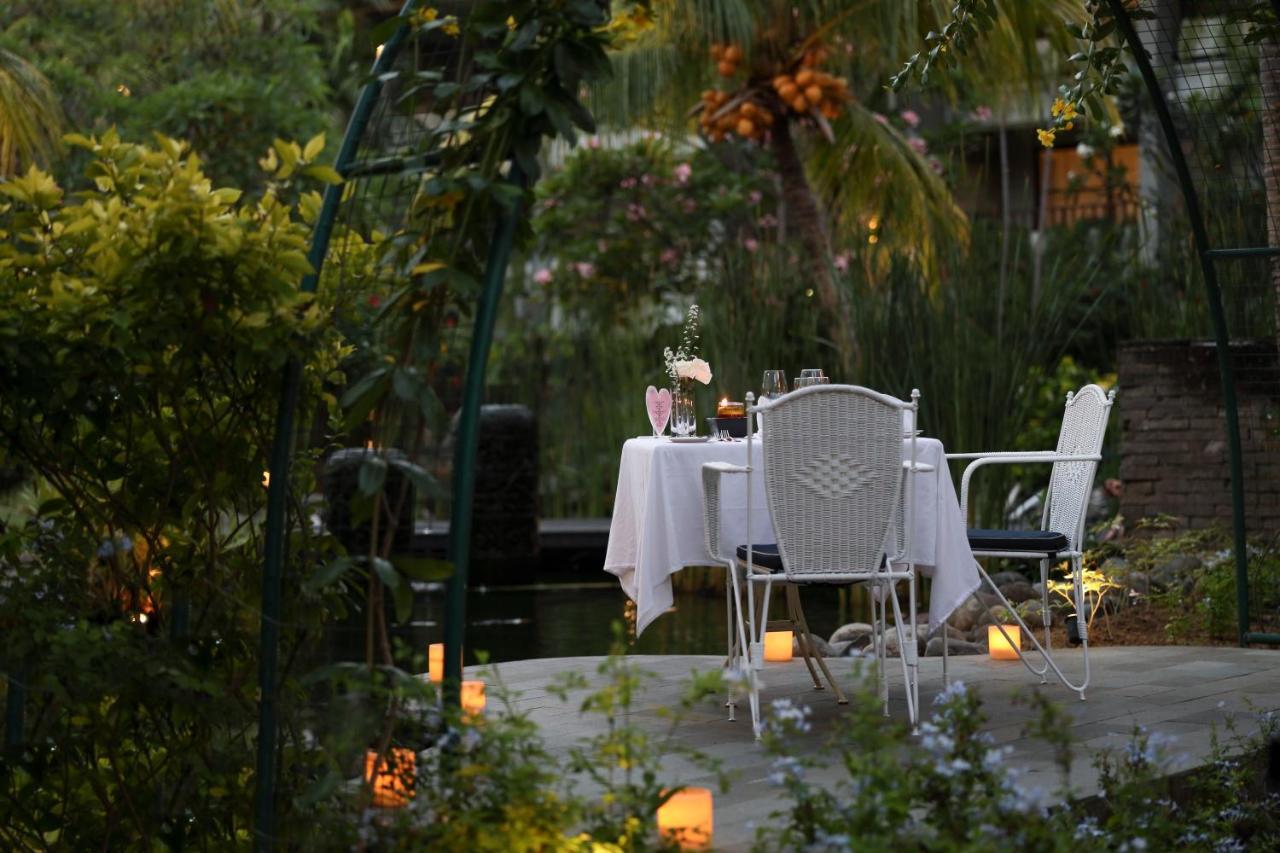 Bali Dynasty Resort Кута Экстерьер фото The garden at the hotel