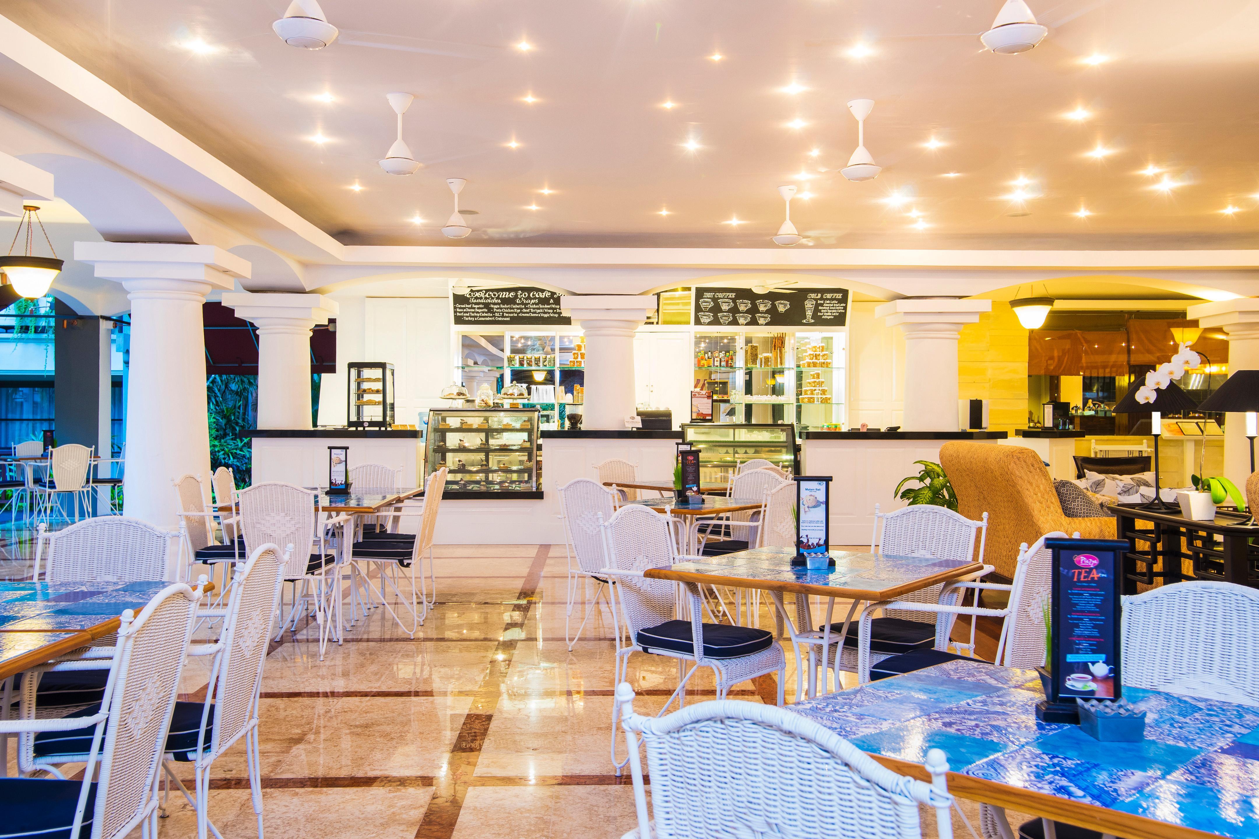 Bali Dynasty Resort Кута Экстерьер фото The interior of the restaurant