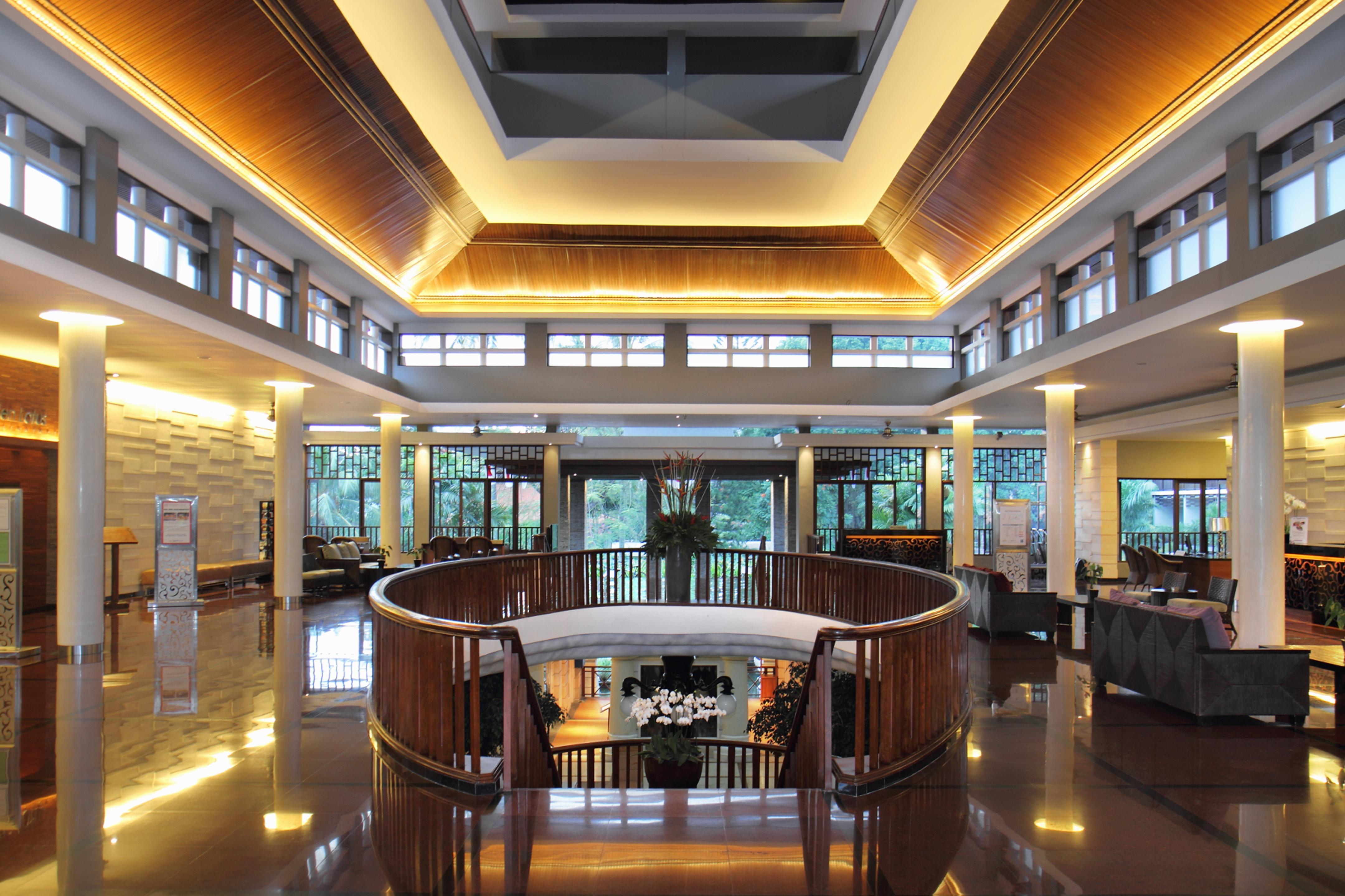 Bali Dynasty Resort Кута Экстерьер фото The lobby of the International School of Asia and the Pacific