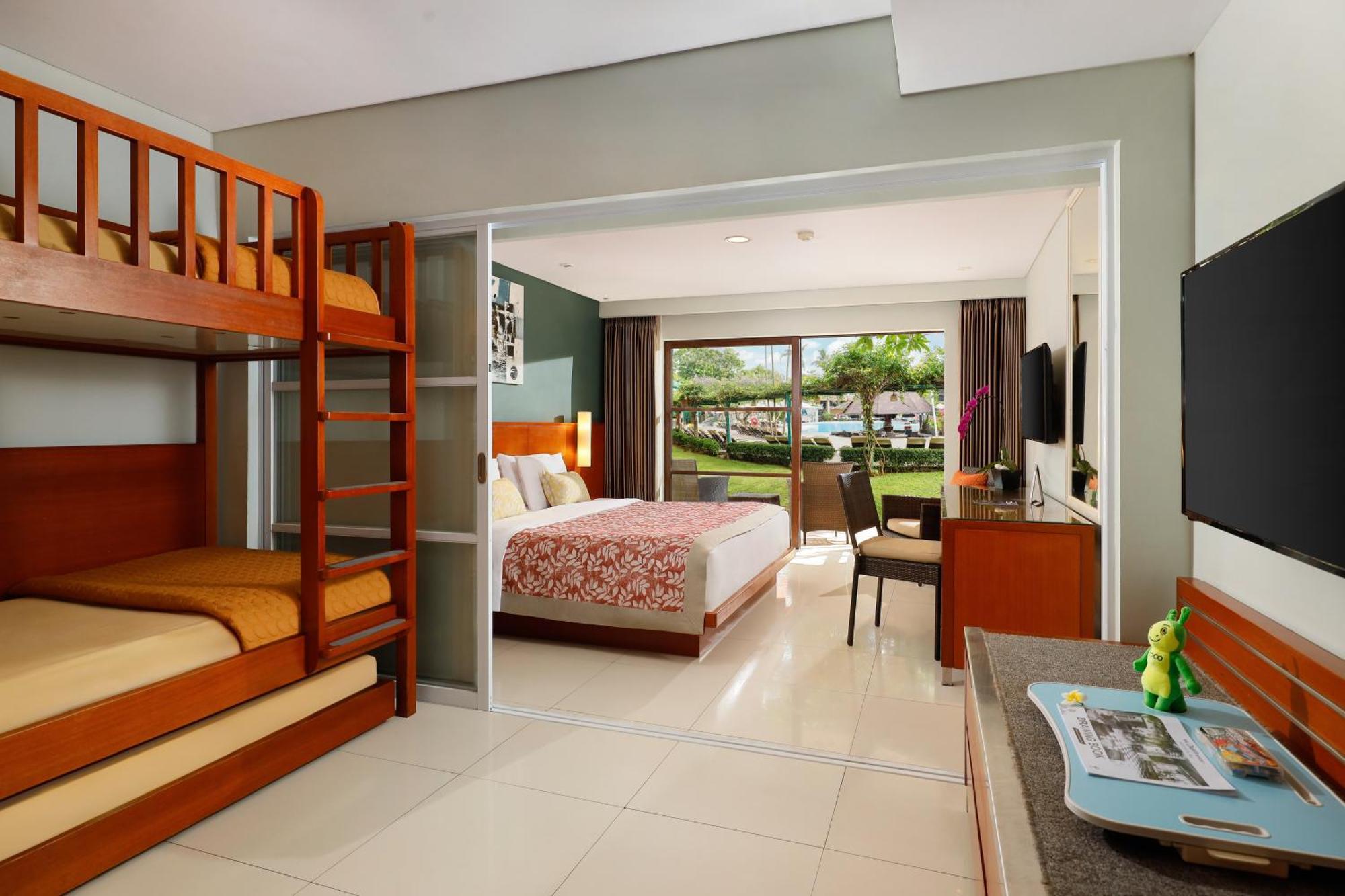 Bali Dynasty Resort Кута Экстерьер фото Family room at the Hilton Garden Inn, San Jose, Costa Rica