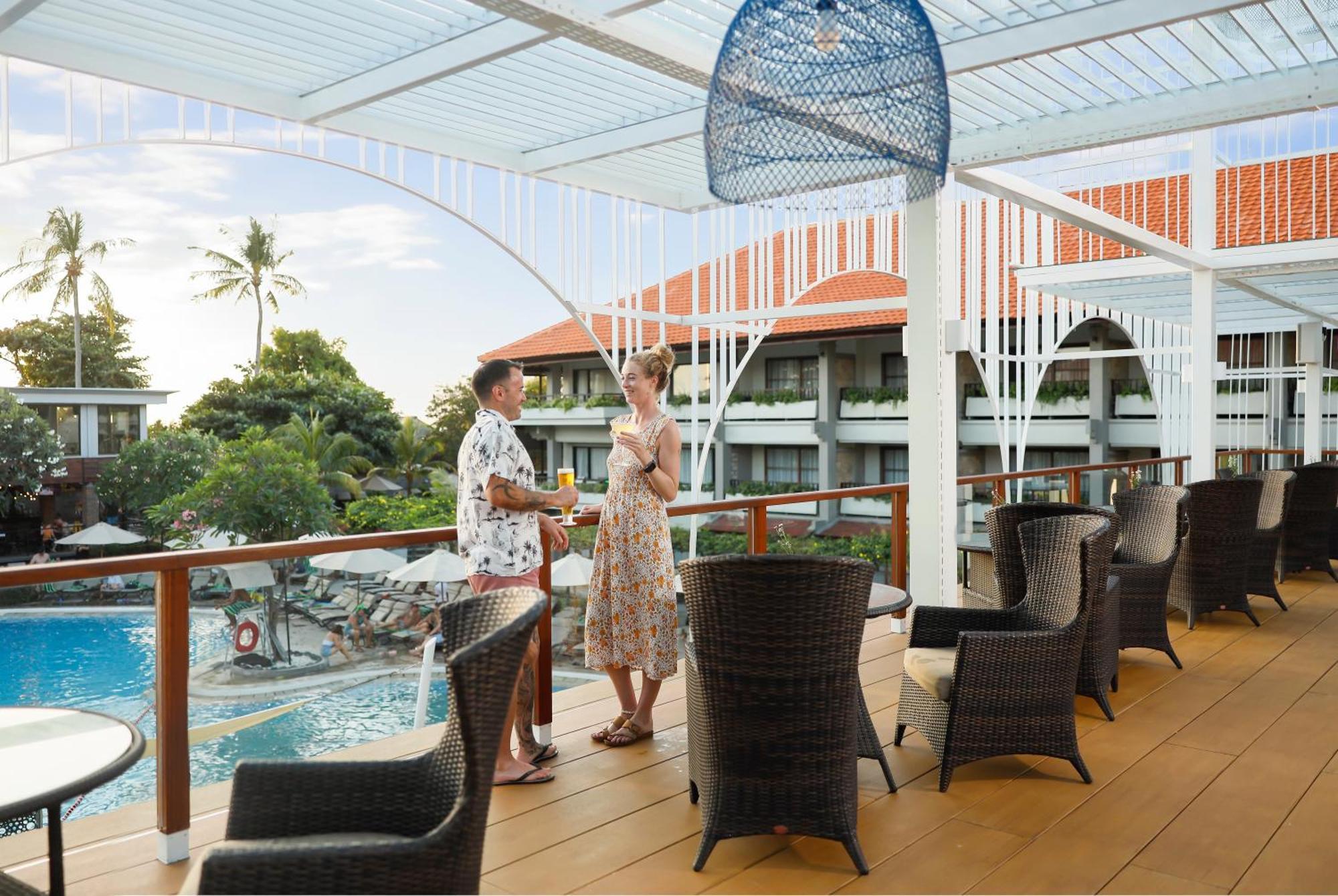 Bali Dynasty Resort Кута Экстерьер фото The Deck