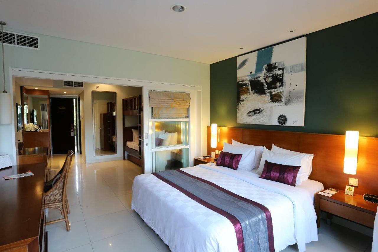 Bali Dynasty Resort Кута Экстерьер фото A bedroom at the hotel